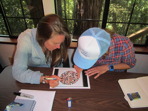 Lindsay Marks and Nyssa Silbiger working on a document together